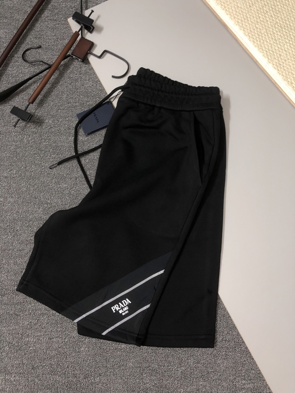 ブランドハーフパンツ背面デザイン